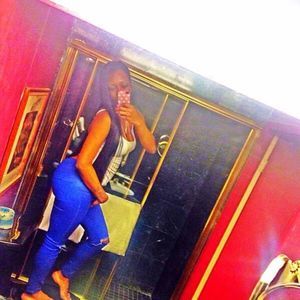 Meet your Posher, Genisha